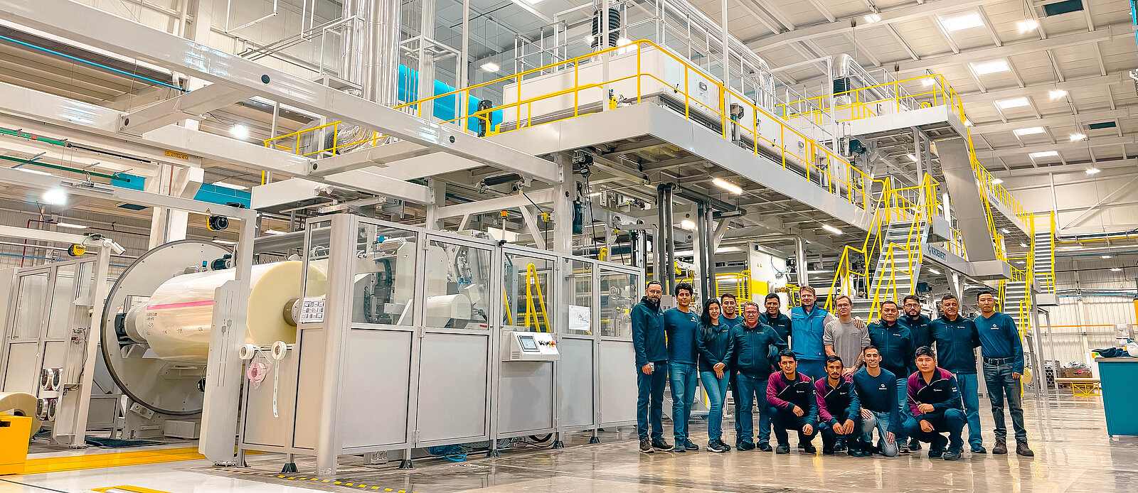Auf dem Bild sehen wir die neue Extrusionsanlage