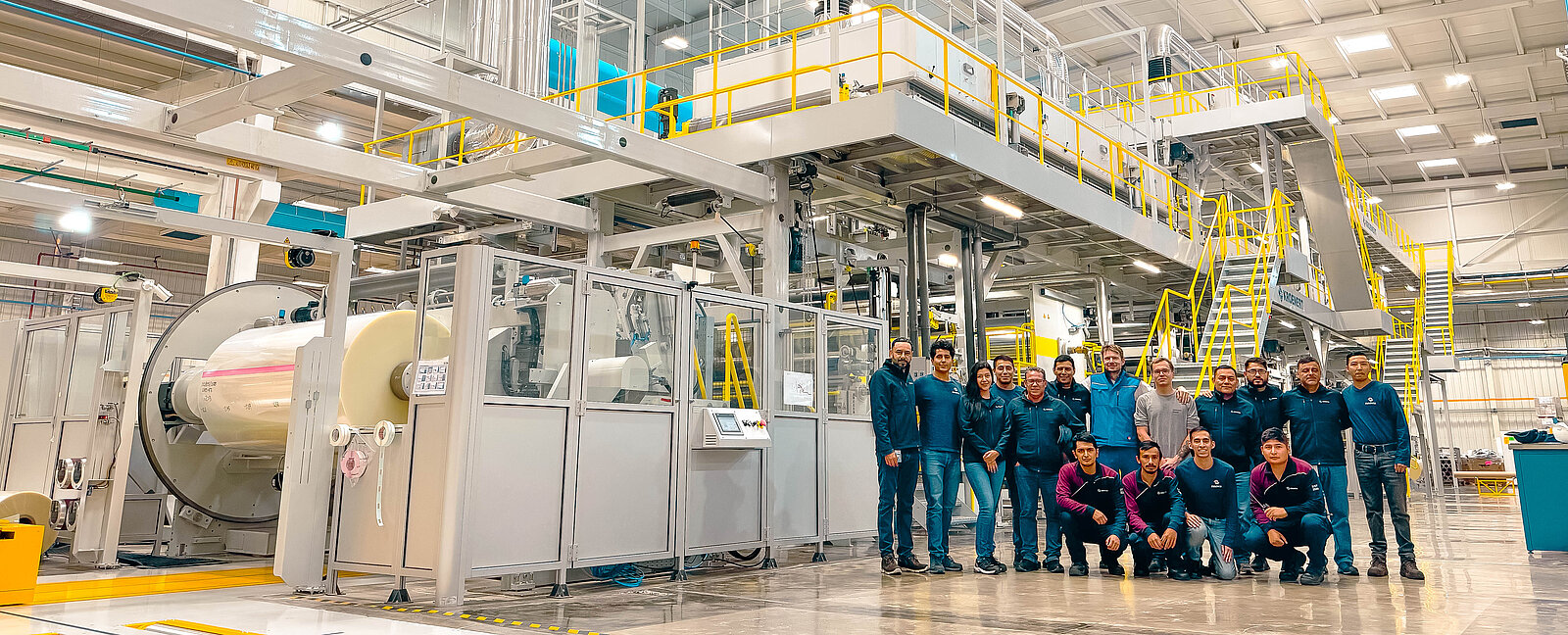 [Translate to English:] Auf dem Bild sehen wir die neue Extrusionsanlage